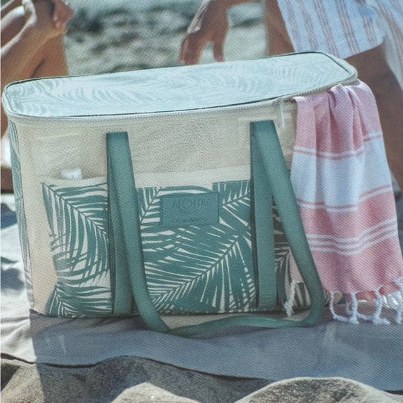 ALOHA Collection Handbags - Brand New Aloha Collection Collapsable Beach Tote Bag in Seafoam Green